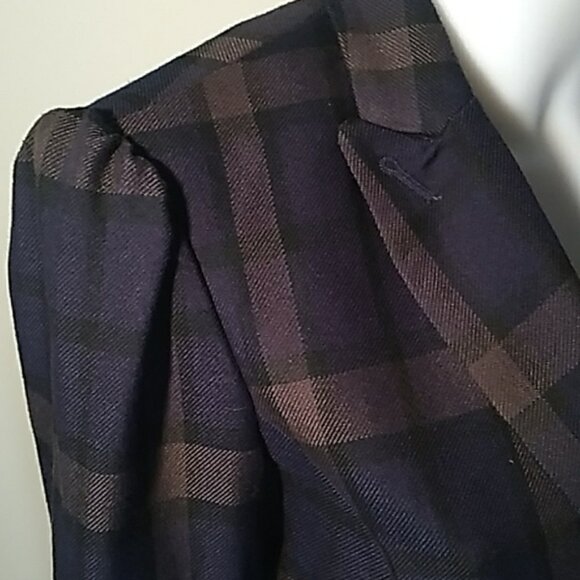 Sharply Tailored Belle Vere Blazer Single Button CloseTriple Button Cuff - Picture 2 of 7